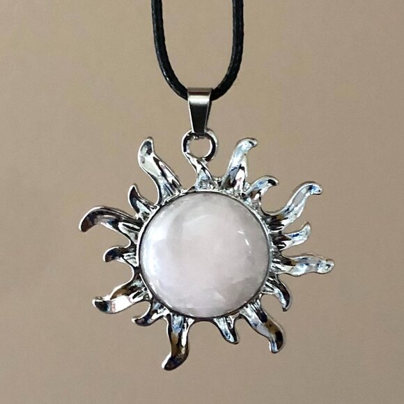 Rose Quartz Natural Stone Sun Shaped Pendant Necklace Healing Gemstone Pendant - Picture 3 of 3